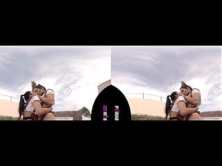 PORNBCN VR Dos colegialas lesbianas se cuelan en mi jard\u00edn muy cachondas